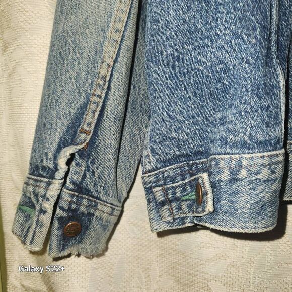 O46 LEE Riders classic button-up jean jacket. Trendy, thrashed, distressed look - Picture 9 of 15